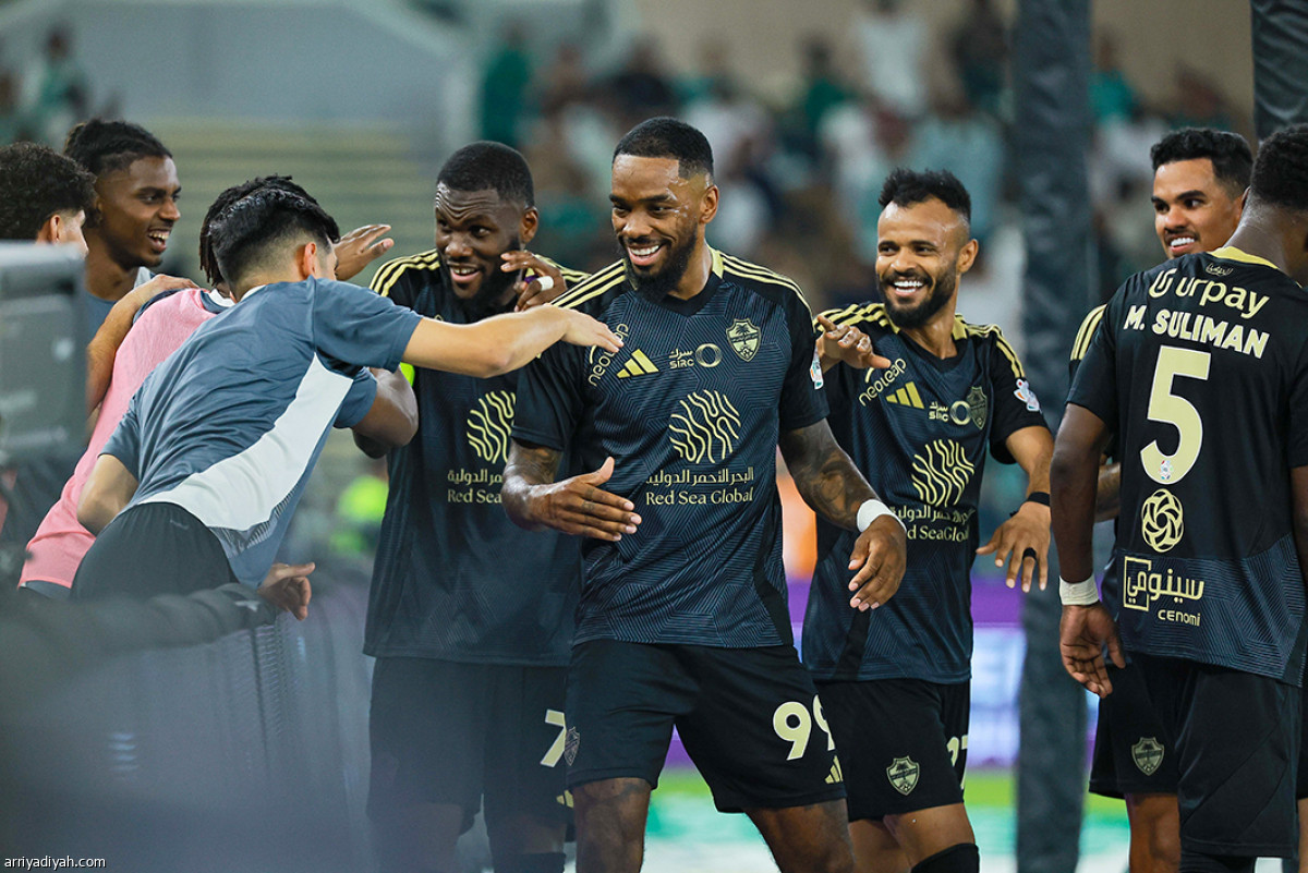 الأهلي يستعرض