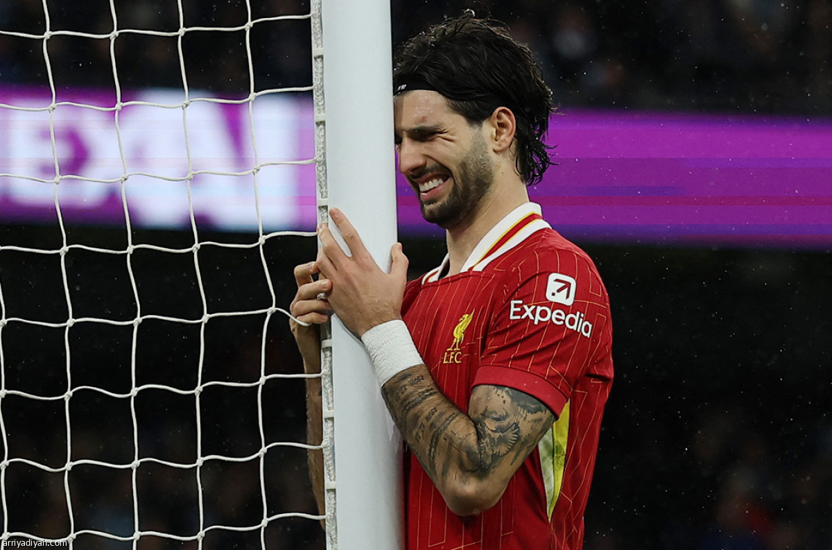 الأحمر يعزز الصدارة