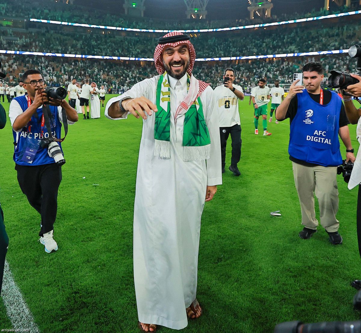 الوزير يحتفي