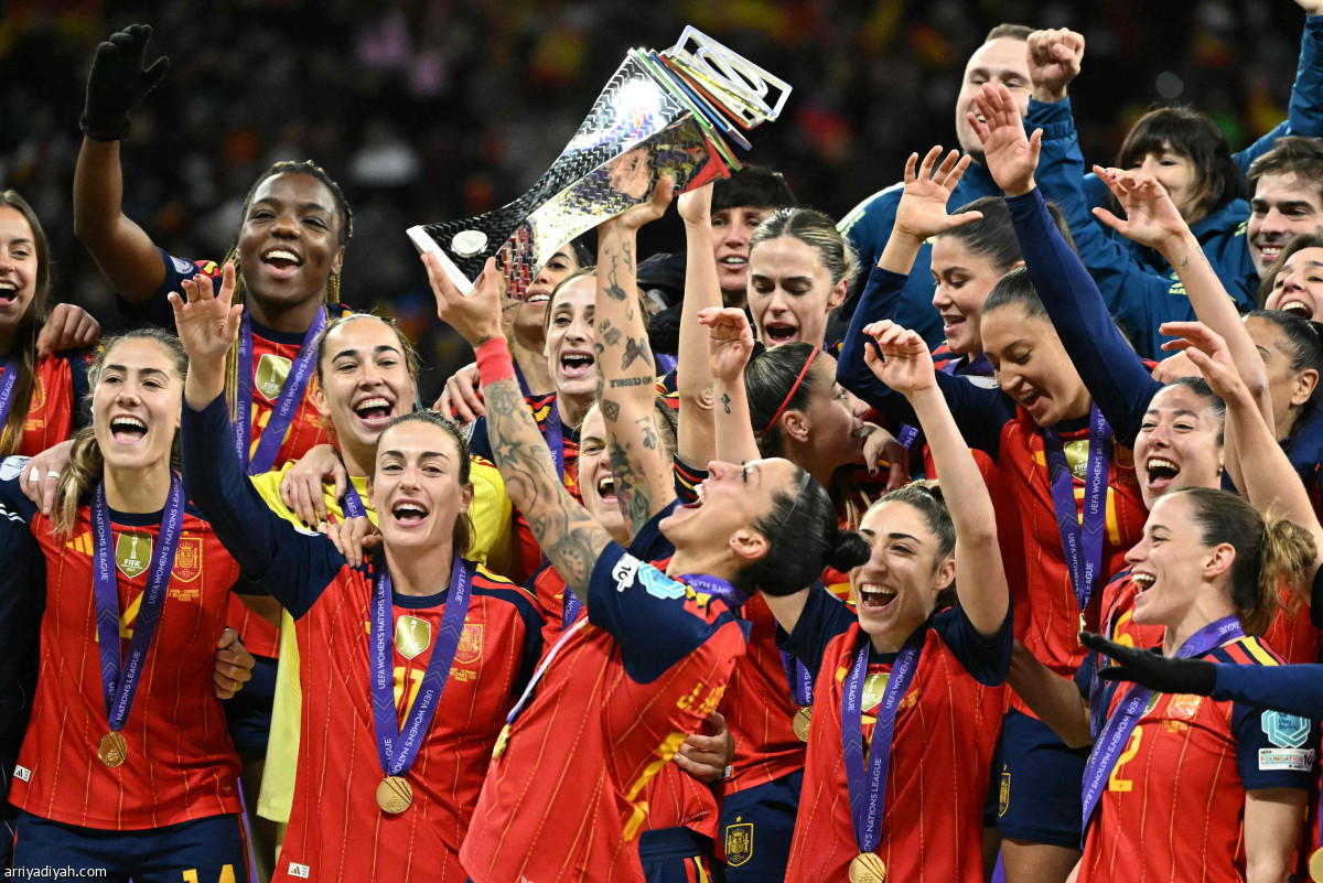 الإسبانيات يحتفلن