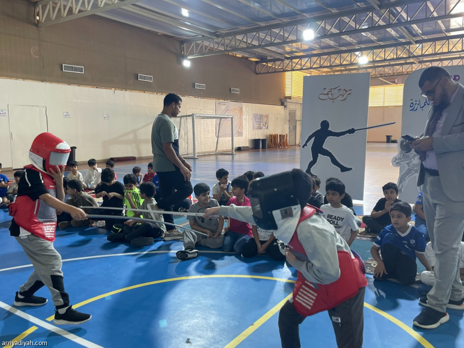 «المبارزة» يستعرض اللعبة في مدارس التعلم