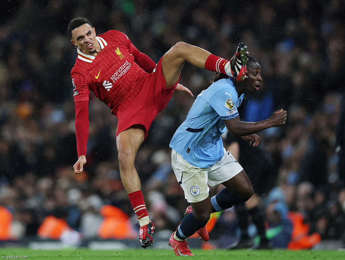 الأحمر يعزز الصدارة