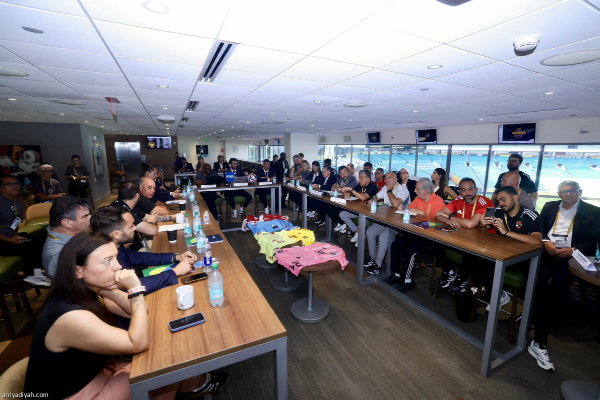 الأهلي بـ «الأحمر»