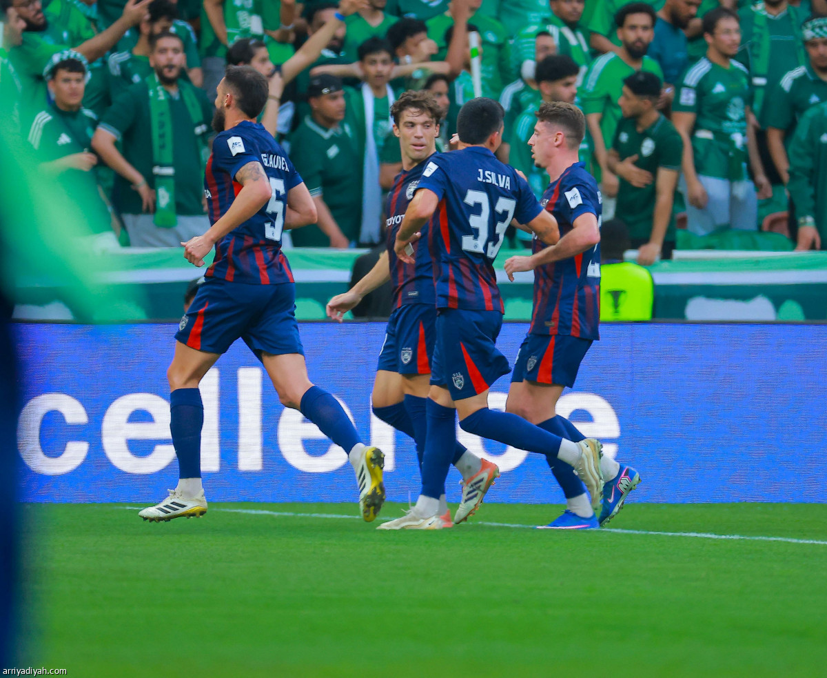 الأهلي في نصف النهائي