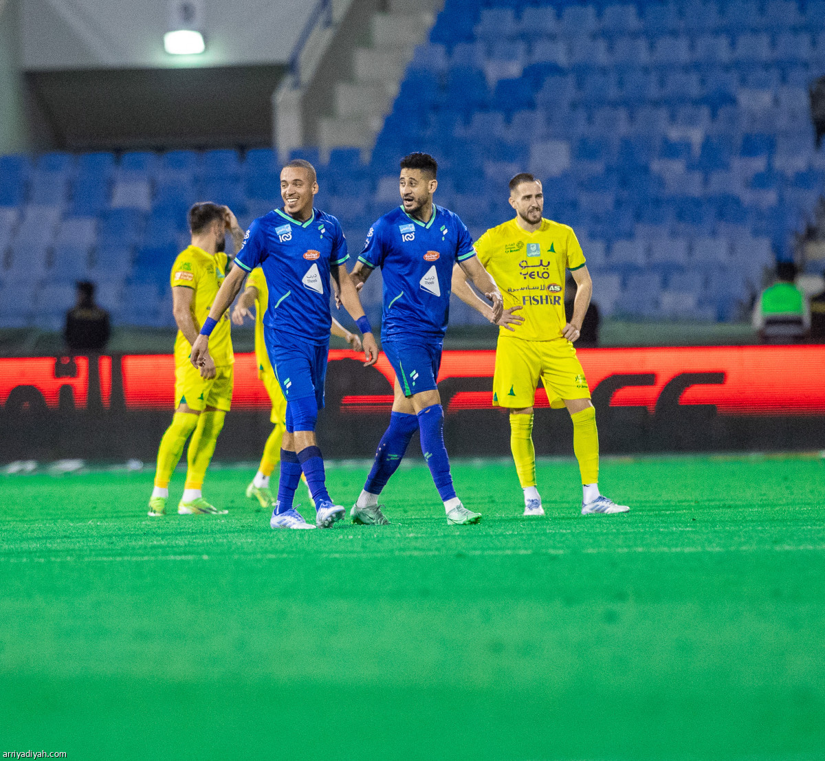 الفتح يستعرض