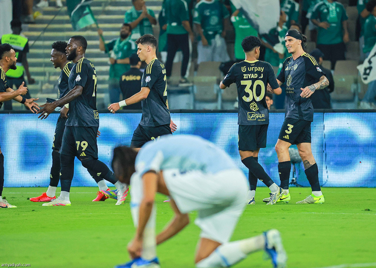 الأهلي يستعرض