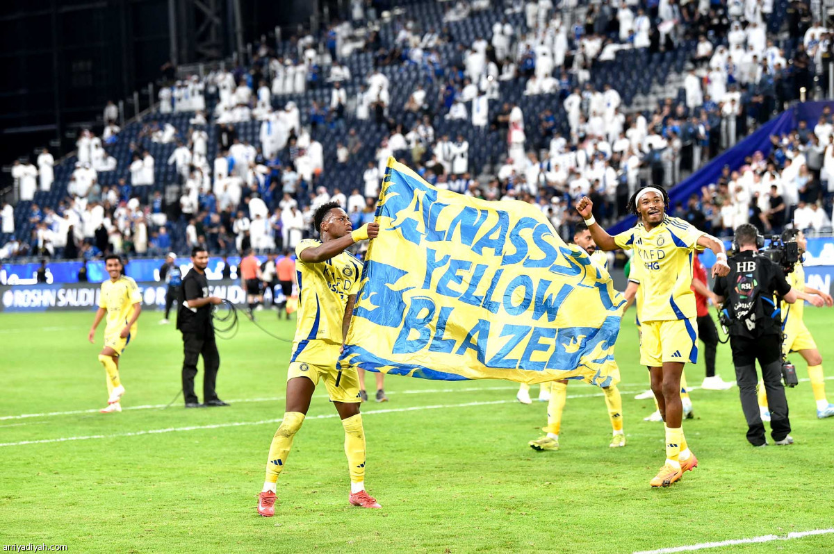 العلم الأصفر خفاقا