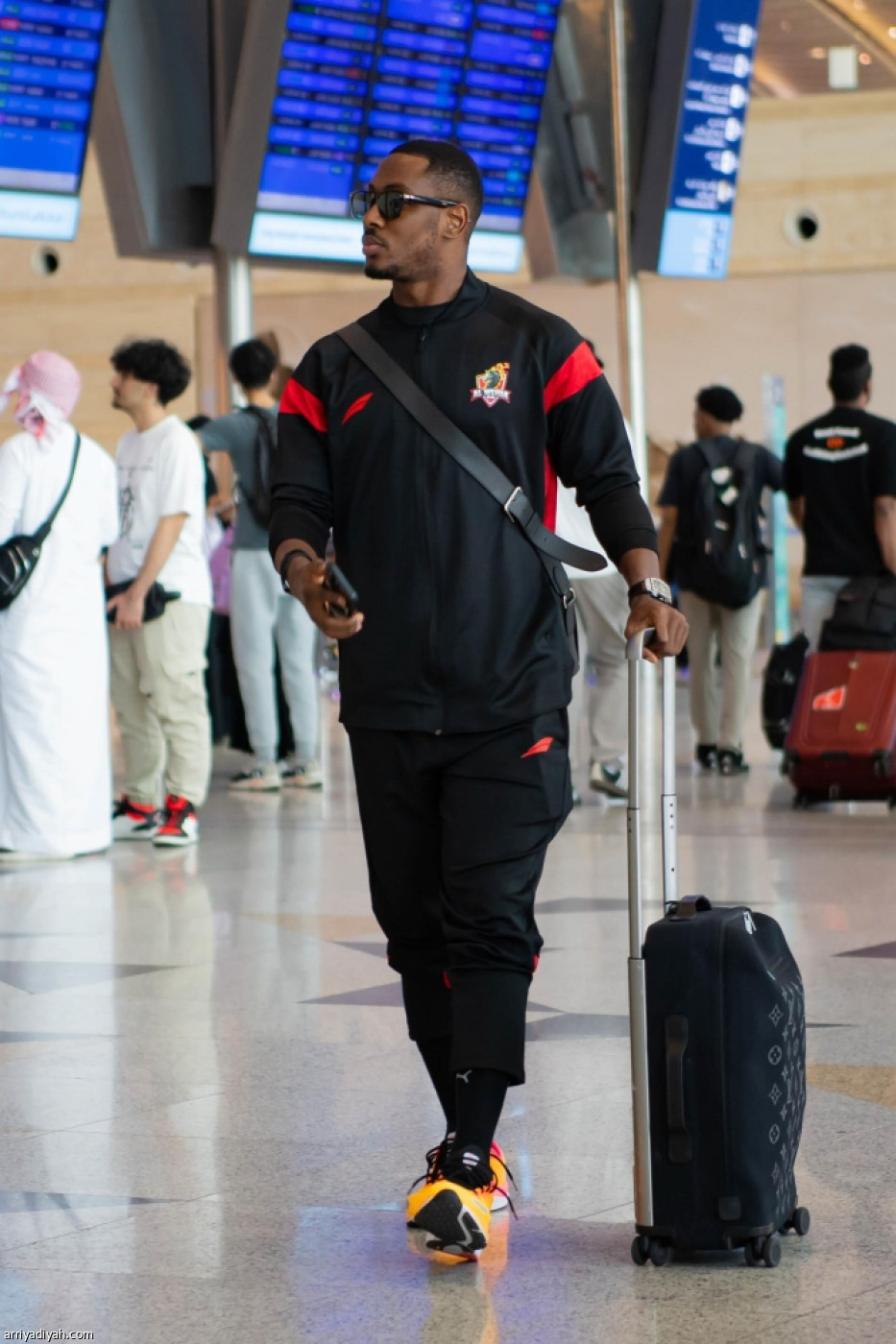 الوحدة يطير إلى أبها