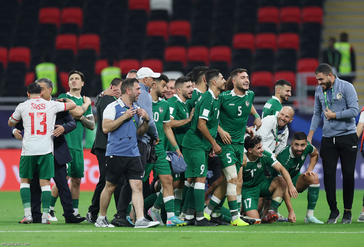 النسور تحلق