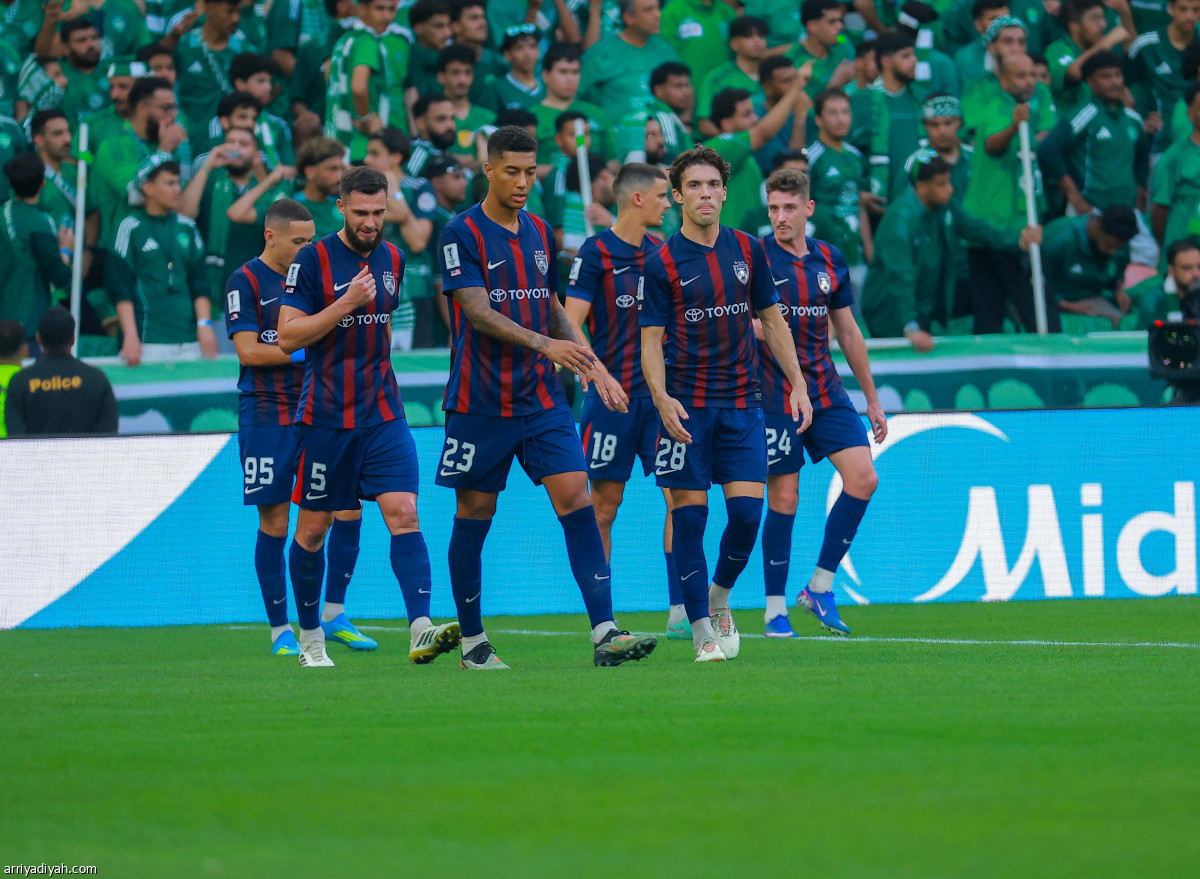 الأهلي في نصف النهائي