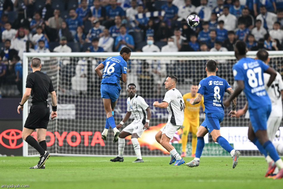 الهلال لا يتوقف