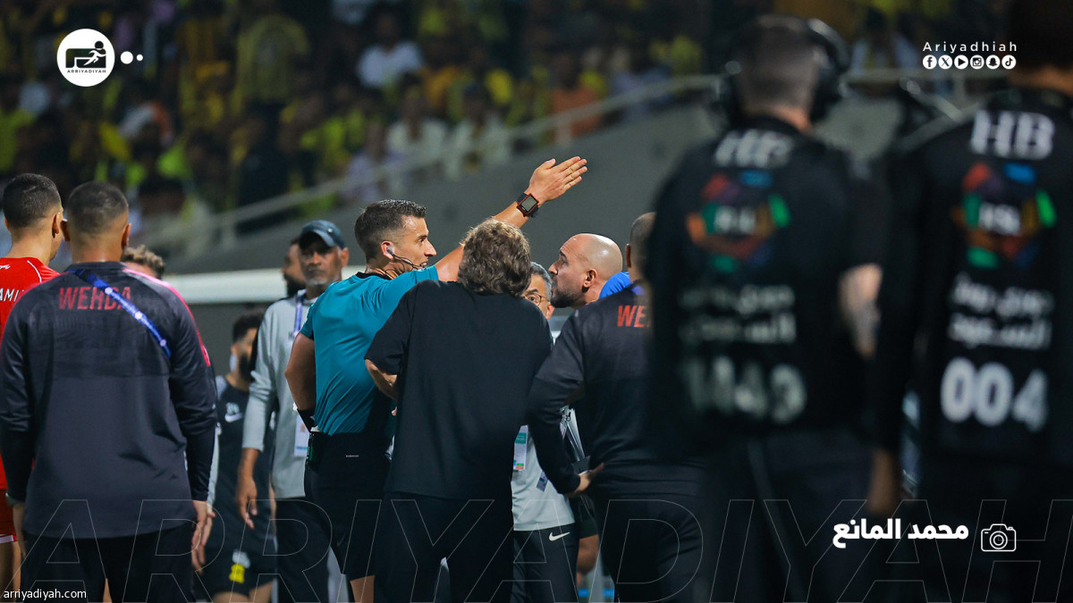 رغم الطرد.. كارينيو يوجّه