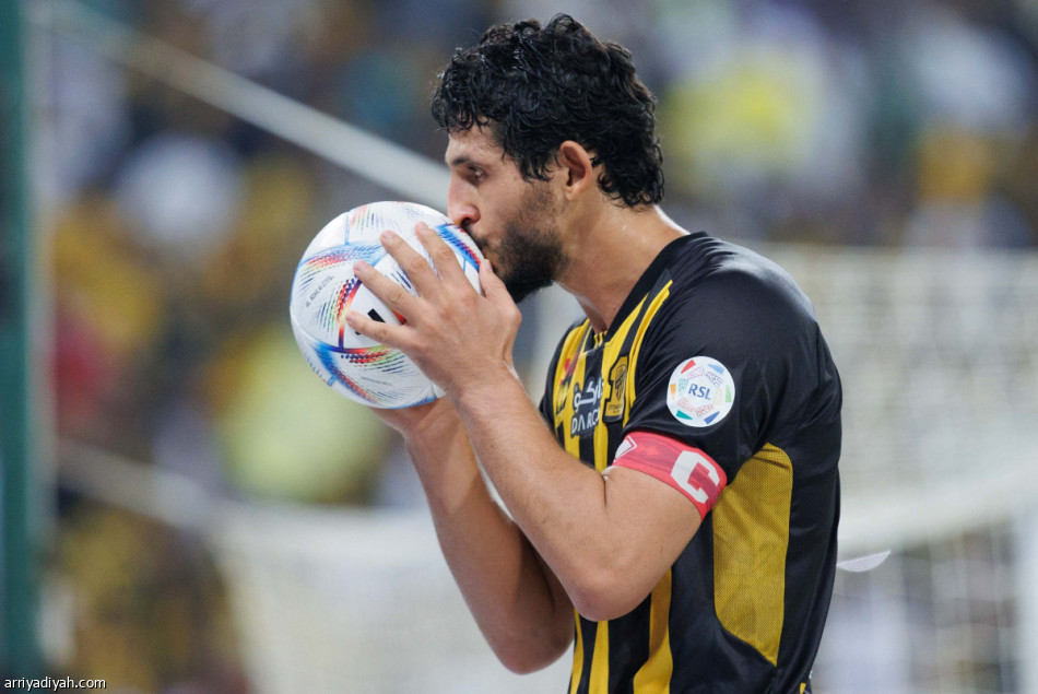 حجازي يهدي الاتحاد نقاط الوحدة