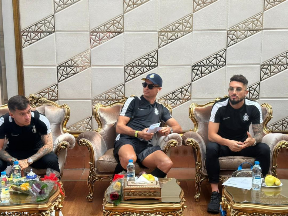 النصر يصل طهران وسط استقبال تاريخي