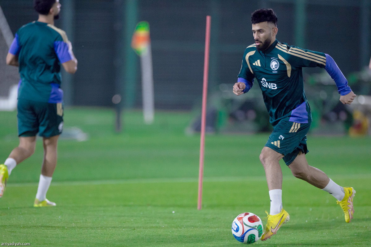 الأخضر يناور