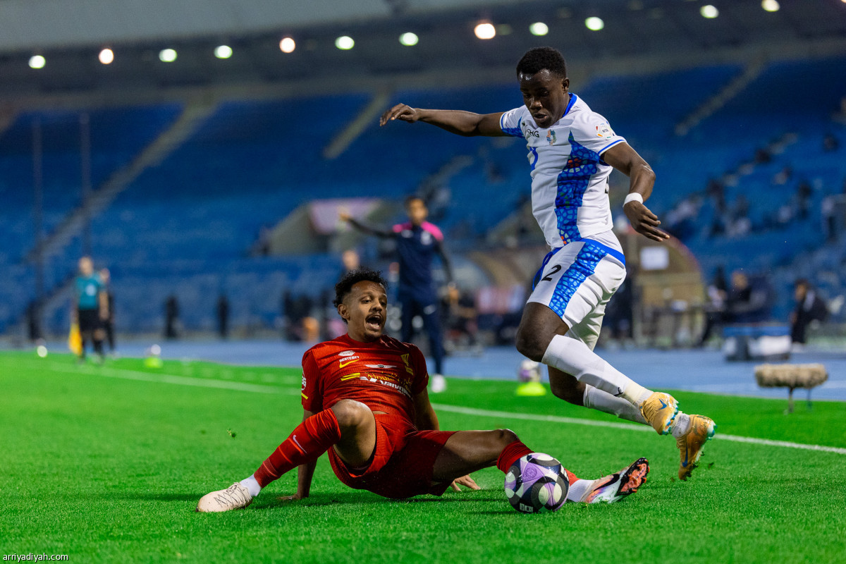 القادسية يخطف