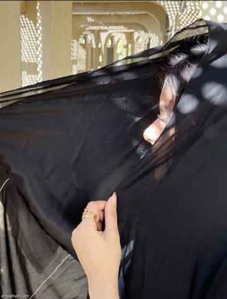 الشَّعر المجعّد
يطلق «لايون هير»