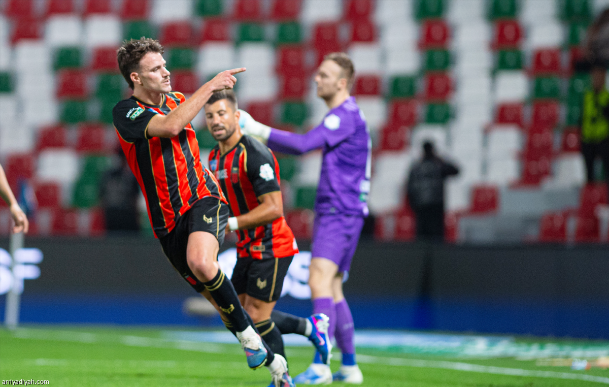 الرياض يعود وينتصر