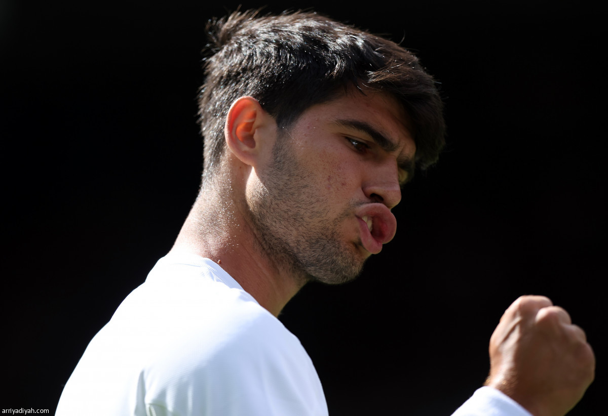 ألكاراز يعبر