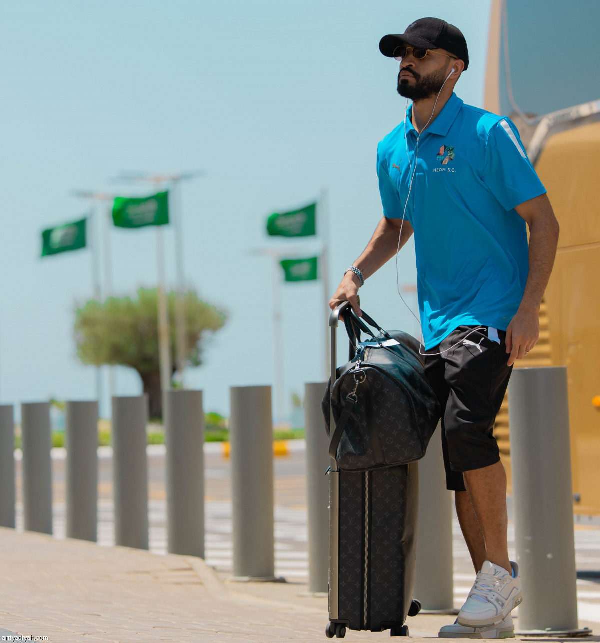 نيوم إلى إسبانيا