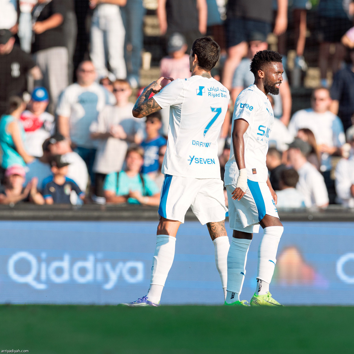 الأزرق يكرر السداسية