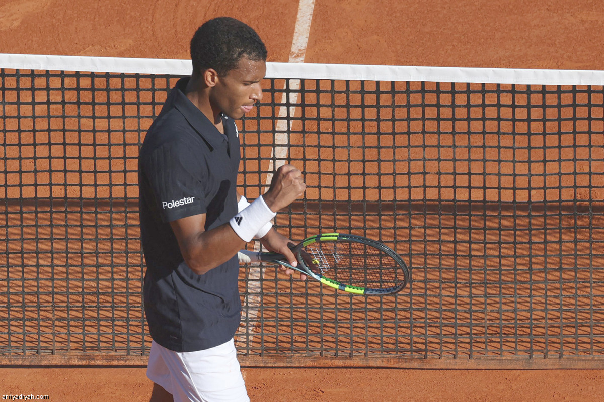 انسحاب وتأهل