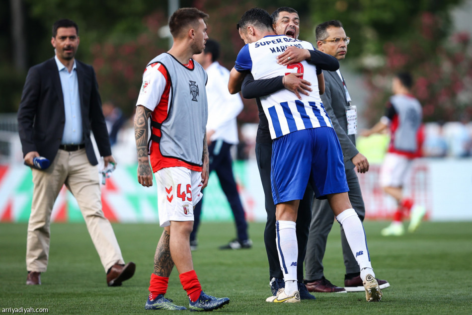 ثنائية براجا تتوج بورتو بكأس البرتغال